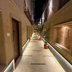 Marron Pharaohs Akhnaton