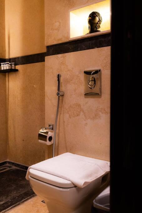 Marron Pharaohs Akhnaton Apartment Cairo