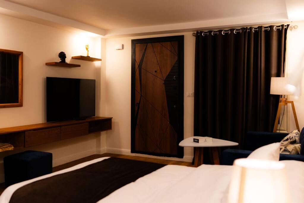 Marron Pharaohs Akhnaton Apartment Cairo