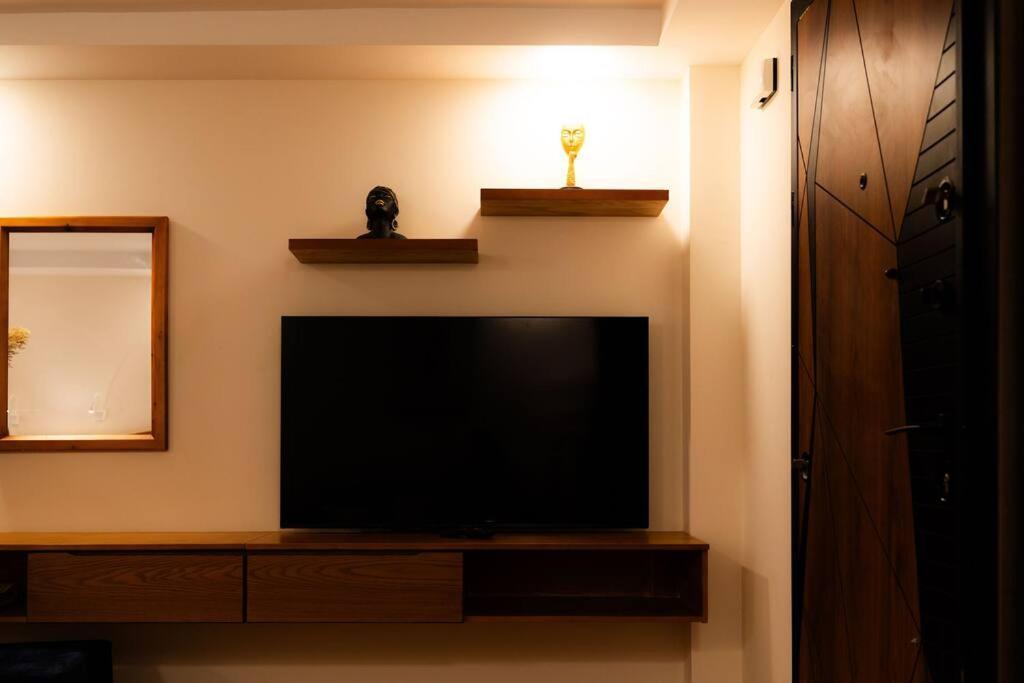 Marron Pharaohs Akhnaton Apartment Cairo